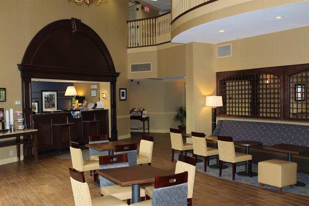 Hampton Inn Salem East - Electric Road Ресторан фото